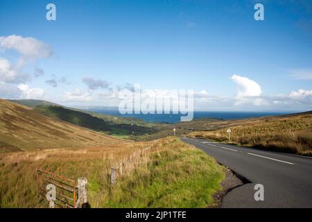 Blick entlang des Glen Shurig hinunter zur Brodick Bay, der Isle of Arran, Schottland Stockfoto