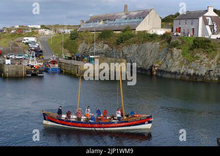 1907 Cemaes Historic Lifeboat, Charles Henry Ashley, im Hafen von Amlwch, Anglesey, Nordwales, Stockfoto