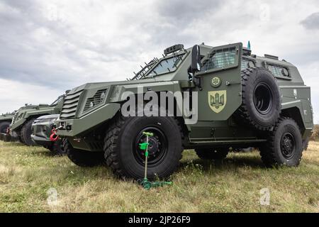 DONETSK Reg, UKRAINE - 10. August 2022: Eine Charge von 11 neuen MLS-SCHILDPANZERN aus italienischer gefertigt, die vom Poroschenko-Fonds gekauft wurden, wurde an die Luftwaffe der Ukraine geliefert Stockfoto