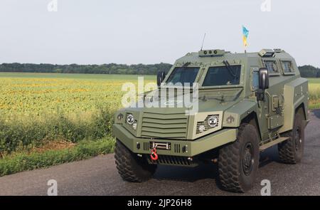 DONETSK Reg, UKRAINE - 11. August 2022: Eine Charge von 11 neuen MLS-SCHILDPANZERN aus italienischer gefertigt, die vom Poroschenko-Fonds gekauft wurden, wurde an die Luftwaffe der Ukraine geliefert Stockfoto