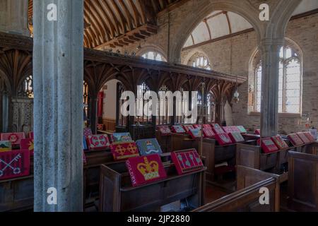 Rood Screen mit Dame mit Schlangenzunge, vermutlich Margaret Beaufort, St. Matthew’s Church, Coldridge, Devon Stockfoto