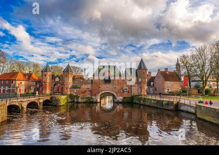 Amersfoort, Niederlande, am Nachmittag im historischen Doppelpoort. Stockfoto