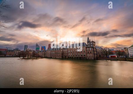 Den Haag, Niederlande Stadtbild in der Dämmerung. Stockfoto