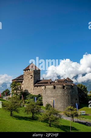 Vaduz, Liechtenstein. 15. Aug, 2022. Das Schloss in Vaduz, am 15. August 2022, am Nationalfeiertag Liechtensteins Quelle: Albert Nieboer/Netherlands OUT/Point de Vue OUT/dpa/Alamy Live News Stockfoto