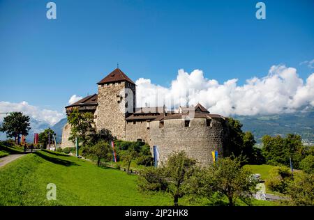 Vaduz, Liechtenstein. 15. Aug, 2022. Das Schloss in Vaduz, am 15. August 2022, am Nationalfeiertag Liechtensteins Quelle: Albert Nieboer/Netherlands OUT/Point de Vue OUT/dpa/Alamy Live News Stockfoto