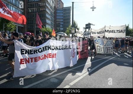 DEUTSCHLAND, Hamburg, climatecamp 2022, Kundgebung für Klimaschutz und Klimagerechtigkeit und gegen fossile Brennstoffe wie LNG Erdgas Fracking Kohle Öl Kernkraft Stockfoto