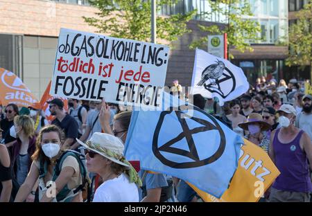 DEUTSCHLAND, Hamburg, climatecamp 2022, Kundgebung für Klimaschutz und Klimagerechtigkeit und gegen fossile Brennstoffe wie LNG Erdgas Kohle Öl Kernkraft Stockfoto