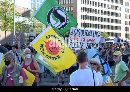 DEUTSCHLAND, Hamburg, climatecamp 2022, Kundgebung für Klimaschutz und Klimagerechtigkeit und gegen fossile Brennstoffe wie LNG Erdgas Kohle Öl Kernkraft Stockfoto