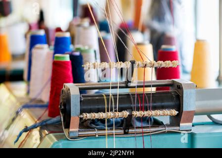 Garn, Spulen, Strickmaschine, Garne, Spule Stockfoto