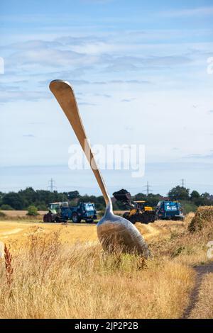 Eat for england (der riesige Löffel) Ein riesiges Besteck, das uns an die Herkunft unserer Speisen erinnert Stockfoto