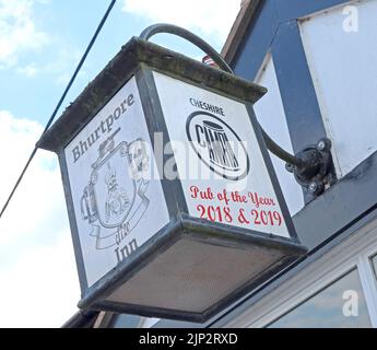 Bhurtpore Inn, Wrenbury Rd, Aston, Nantwich, Cheshire, England, Vereinigtes Königreich, CW5 8DQ - Schilder und CAMRA Real Ale - Craft-Bier und Cidre Stockfoto