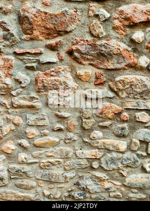 Natursteinmauer in einem Landhaus für Tapete, Hintergrund Stockfoto