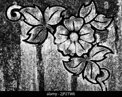 Florale Designs von Blumen in Stein Textur für Kunst geschnitzt Stockfoto