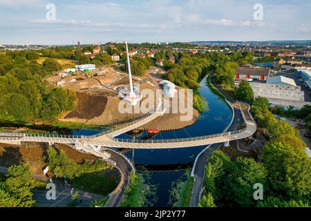 Stockingfield Bridge on the Forth and Clyde Canal in Maryhill Glasgow, ein schottisches Kanalprojekt, das Gemeinden im Norden der Stadt verbindet Stockfoto