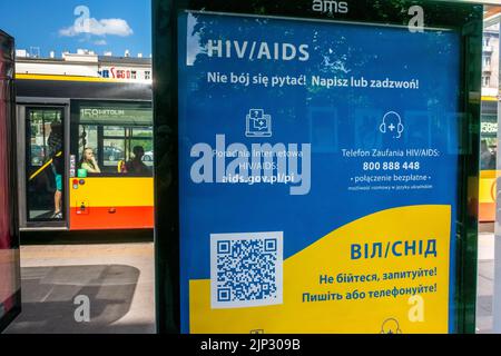 Warschau, Polen, Detail, HIV/AIDS Testing Center Werbung Plakat auf der Straße, HIV-Screening für ukrainische Flüchtlinge Stockfoto