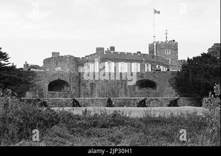 Kanone auf den Wällen eines Walmerschlosses eine englische Artilleriefestung. Stockfoto