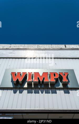 Dorking, Surrey Hills, London, Großbritannien, August 13 2022, Wimpy Fast Food High Street Retail Burger Chain Logo With No People Stockfoto