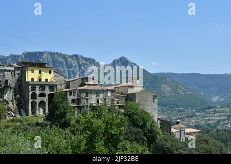 Die Landschaft rund um Cusano Mutri, ein mittelalterliches Dorf in der Provinz Benevento. Stockfoto