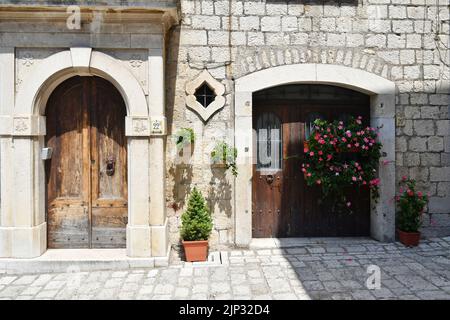Ein altes Haus in Cusano Mutri, einem mittelalterlichen Dorf in der Provinz Benevento in Kampanien Stockfoto