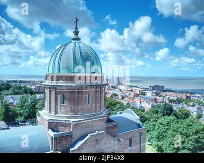 Drohnenaufnahme der Schreinkirche von SS Peter & Paul und St. Philomena in New brighton Stockfoto