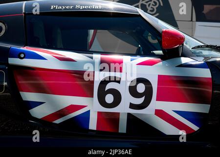 Britische Flagge auf dem Rennsportwagen Lotus Elise aus nächster Nähe. Vallelunga, Italien. April 30 2022, Rennwochenende Stockfoto