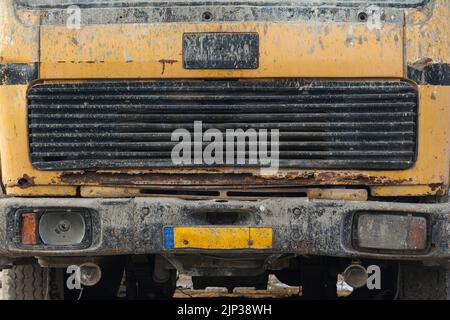 Vorderansicht eines LKW, der für Zementarbeiten verwendet wird Stockfoto