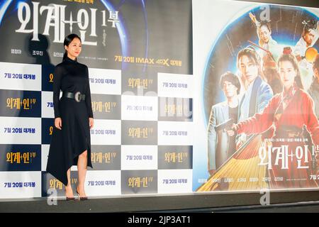 Yum Jung-Ah, 13. Juli 2022 : die südkoreanische Schauspielerin Yum Jung-Ah nimmt an einer Pressekonferenz Teil, nachdem sie eine Vorschau auf den Film 'Alienid' in Seoul, Südkorea, gesehen hat. Kredit: Lee Jae-won/AFLO/Alamy Live Nachrichten Stockfoto