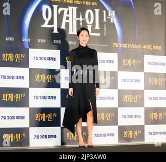 Yum Jung-Ah, 13. Juli 2022 : die südkoreanische Schauspielerin Yum Jung-Ah nimmt an einer Pressekonferenz Teil, nachdem sie eine Vorschau auf den Film 'Alienid' in Seoul, Südkorea, gesehen hat. Kredit: Lee Jae-won/AFLO/Alamy Live Nachrichten Stockfoto