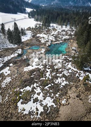 Wunderschöne Landschaftsaufnahme, aufgenommen mit einer Drohne von oben. Stockfoto