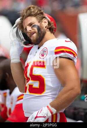 13. August 2022: Chicago, Illinois, USA - Kansas City Chiefs #45 Michael Burton macht eine Pause während des Spiels zwischen den Kansas City Chiefs und den Chicago Bears im Soldier Field in Chicago, IL. Stockfoto