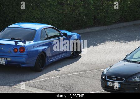 Ein blauer Klassiker Nissan Skyline GT-R Stockfoto