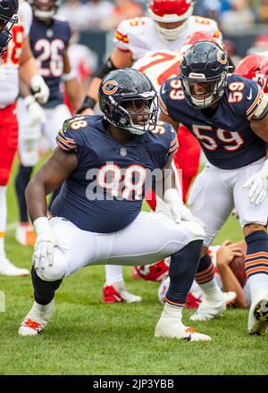 13. August 2022: Chicago, Illinois, USA - Chicago bears #98 Micah Dew-Treadway feiert seinen Sack während des Spiels zwischen den Kansas City Chiefs und den Chicago Bears im Soldier Field in Chicago, IL. Stockfoto