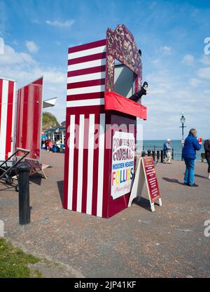 Professor Codmans Puppenspiel mit Punsch und Judy in Llandudno, Nordwales Stockfoto