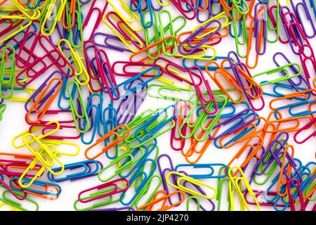 Satz mehrfarbiger Schreibpapierclips Stockfoto