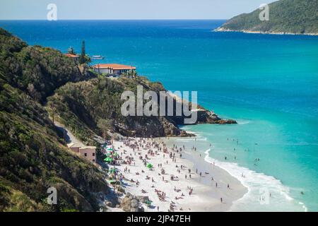 Paradiesische Strände von Atalaia in Arraial do Cabo, Küste von Rio de Janeiro, Brasilien. Luftaufnahme. Stockfoto