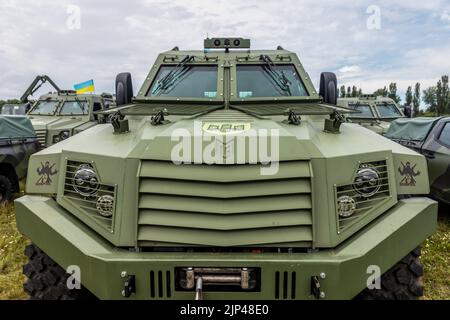 Kiew, Ukraine. 10. August 2022. Auftritt des italienischen Panzerwagens für die Streitkräfte der Ukraine. Eine Charge von 11 neuen MLS-SCHILDPANZERN, die vom Poroschenko-Fonds gekauft wurden, wurde an die Airborne Assault Forces der Ukraine geliefert. Kredit: SOPA Images Limited/Alamy Live Nachrichten Stockfoto