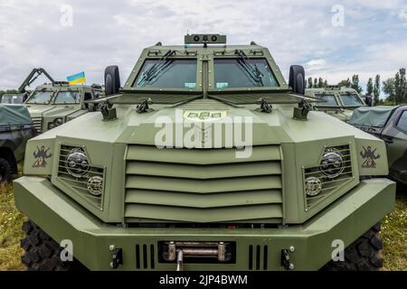 Kiew, Ukraine. 10. August 2022. Auftritt des italienischen Panzerwagens für die Streitkräfte der Ukraine. Eine Charge von 11 neuen MLS-SCHILDPANZERN, die vom Poroschenko-Fonds gekauft wurden, wurde an die Airborne Assault Forces der Ukraine geliefert. (Bild: © Mykhaylo Palinchak/SOPA Images via ZUMA Press Wire) Stockfoto