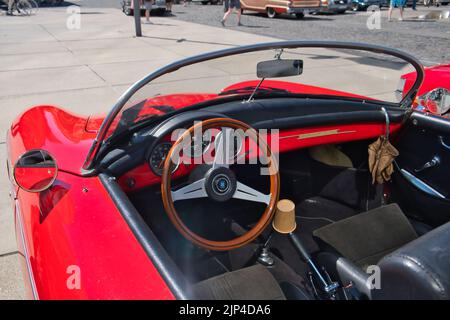 Roter Porsche 356, 1600 super Cabriolet aus den fünfziger Jahren auf der Oldtimer-Ausstellung in Köln, Innenansicht Stockfoto