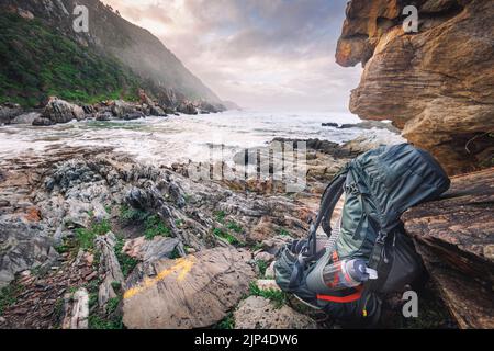 Mehrtägige Wanderungen und Rucksacktouren entlang der Ostküste Südafrikas. Stockfoto