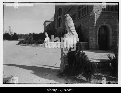 Die Regierung Haus auf Olivet. Statuen der Adler. Stockfoto