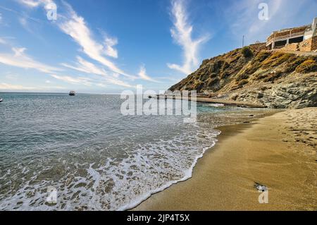 Agali Strand, einer der schönsten Strände der Insel Folegandros. Kykladen, Griechenland Stockfoto