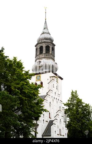 Aalborg Kirchturm Detail in einer historischen Straße in Dänemark in schwarz und weiß Stockfoto