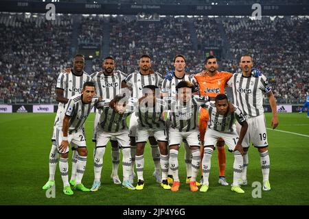 Turin, Italia - 15/08/2022, Foto Marco Alpozzi/LaPresse 15 Agosto 2022 - Turin, Italia - Sport, calcio - Juventus vs Sassuolo - Campionato italiano di calcio Serie A Tim 2022/2023 - Juventus Stadium. Nella foto: Schieeramento Squadre, inizio gara 15. August 2022 Turin, Italien - Sport, calcio - Juventus vs Sassuolo - Italienische Serie A Fußballmeisterschaft 2022/2023 - Juventus Stadium. Im Bild: Line Up Stockfoto