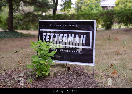 Bloomsburg, Usa. 15. August 2022. Am 15. August 2022 wird in Bloomsburg, Pennsylvania, ein John Fetterman für den US-Senat-Werftschild angezeigt. (Foto von Paul Weaver/Sipa USA) Quelle: SIPA USA/Alamy Live News Stockfoto