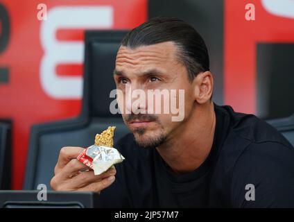 Foto Spada/LaPresse 13 Agosto 2022 - Milano, Italia - Sport, calcio - Milan vs Udinese - Campionato italiano di calcio Serie A Tim 2022/2023 - Stadio San Siro. Nella foto: Zlatan Ibrahimovic (A.C. Mailand); 13. August 2022 Mailand, Italien - Sport, calcio - Mailand vs Udinese - Italienische Serie A Fußballmeisterschaft 2022/2023 - San Siro Stadion. Im Bild: Zlatan Ibrahimovic (A.C. Mailand); Stockfoto