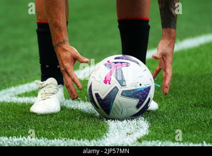 Foto Spada/LaPresse 13 Agosto 2022 - Milano, Italia - Sport, calcio - Milan vs Udinese - Campionato italiano di calcio Serie A Tim 2022/2023 - Stadio San Siro. Nella foto: pallone ufficiale August 13, 2022 Mailand, Italien - Sport, calcio - Milan vs Udinese - Italienische Serie A Fußballmeisterschaft 2022/2023 - San Siro Stadion. Im Bild: Offizieller Ball Stockfoto