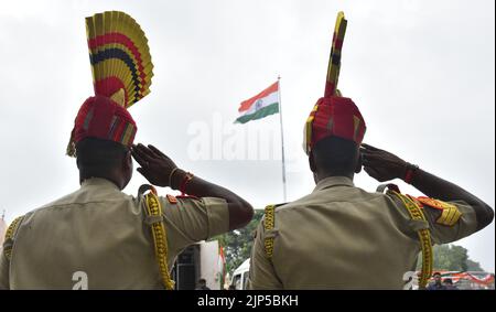 Amritsar, Indien. 16. August 2022. AMRITSAR, INDIEN - 15. AUGUST: : Die indische Grenzschutztruppe (BSF) jawan während der Feierlichkeiten zum Unabhängigkeitstag 76. an der Grenze zu Attari Wagah am 15. August 2022 in Amritsar, Indien. (Foto von Sameer Sehgal/Hindustan Times/Sipa USA ) Quelle: SIPA USA/Alamy Live News Stockfoto