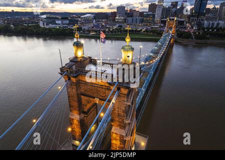 Eine Luftaufnahme der John A. Roebling Hängebrücke Stockfoto