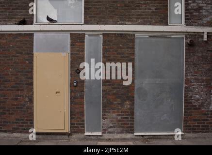 Entmugste heruntergekommenen Häuser, die für den Abriss bereit sind, in London, England, Großbritannien Stockfoto