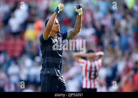 Seny Dieng von Queens Park Rangers feiert, nachdem sie während des Sky Bet Championship-Spiels im Stadium of Light, Sunderland, das zweite Tor ihrer Seite erzielt hat. Bilddatum: Samstag, 13. August 2022. Stockfoto